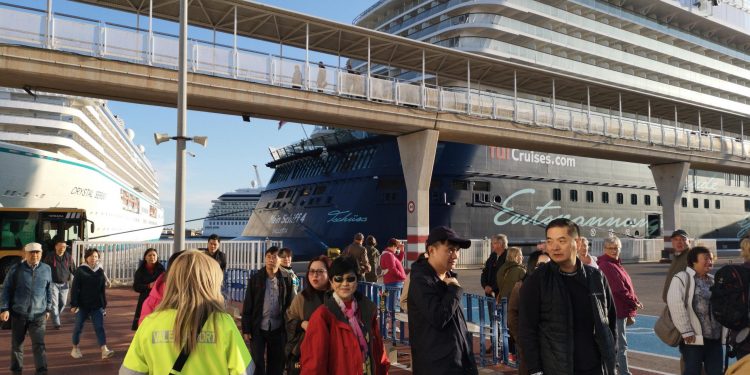 Valencia pierde 56 millones de euros por la falta de actividad del turismo de cruceros