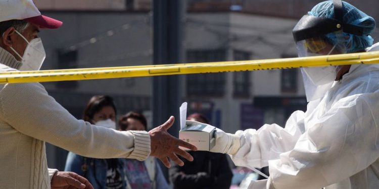 Van 7 semanas continuas de reducción de casos COVID