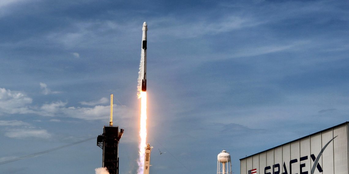 Viajar a la luna: puedes hacerlo gratis gracias a un amigo de Elon Musk