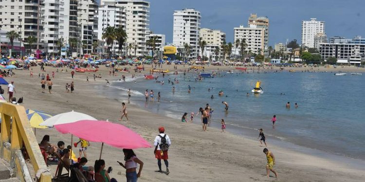 Viajes a la playa, reuniones por graduaciones y otras celebraciones en las que se irrespetan medidas están aumentando los casos de COVID-19 en Guayaquil | Ecuador | Noticias