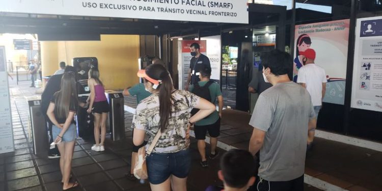 Vigilancia recomienda evitar viajes innecesarios, mientras Codena evalúa restricción y usar cuarteles como “hospitales de campaña” - Nacionales