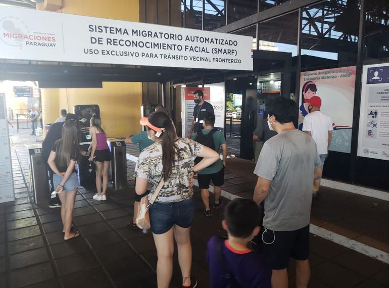 Vigilancia recomienda evitar viajes innecesarios, mientras Codena evalúa restricción y usar cuarteles como “hospitales de campaña” - Nacionales