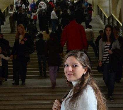Viajó por 1 año a Francia para trabajar de niñera y no volvió más: hoy es historiadora, guía turística y realiza una gran tarea solidaria en Inglaterra