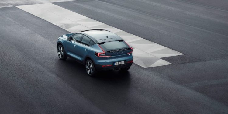 Volvo C40 Recharge: el último "coupé" sueco es un SUV eléctrico con más de 420 kilómetros de autonomía que solo se venderá de forma online