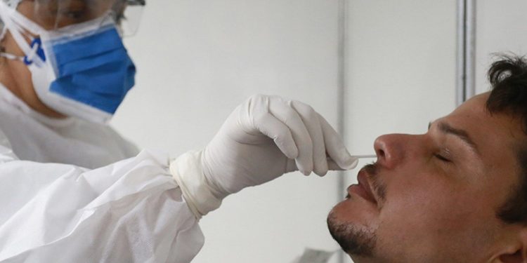 analizan medidas para frenar la llegada al país de nuevas cepas de Covid-19