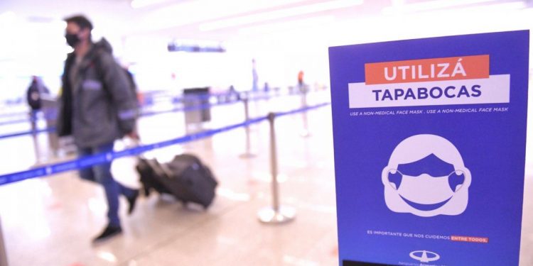 éstas son las nuevas restricciones a los vuelos y viajes al exterior