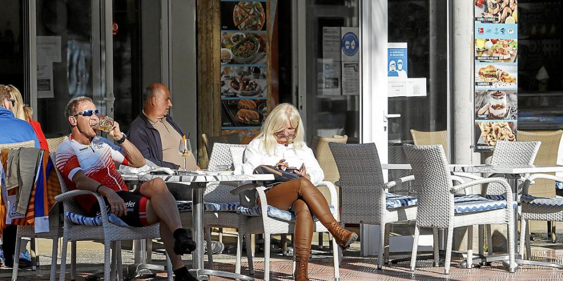 Turistas en la Platja de Palma.
