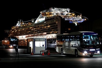 En marzo, los pasajeros en cuarentena a bordo del crucero Diamond Princess habían sido liberados para regresar a casa (Reuters)