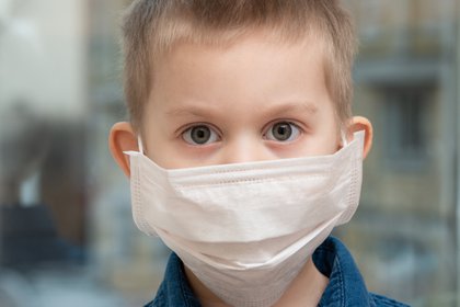 Se reportaron un total de 57.078 casos nuevos en niños en Estados Unidos durante la semana del 12 al 18 de marzo, en comparación con 52.695 de la semana anterior (Shutterstock)