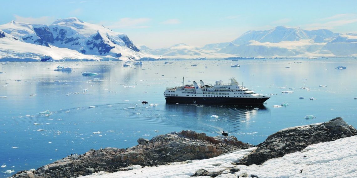 Puerto Williams será home port de crucero de Silversea por la Antártida