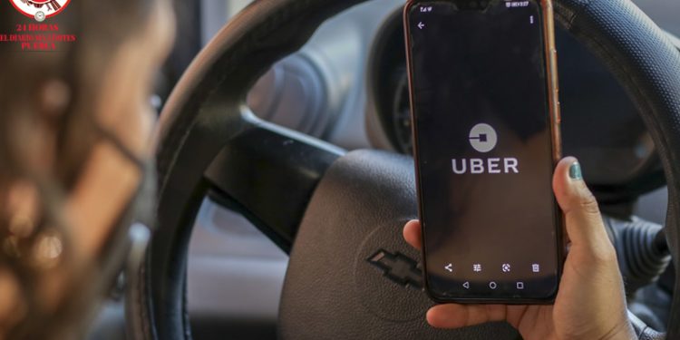 Acuerda gobierno y UBER viajes de máximo 60 a centros de vacunación