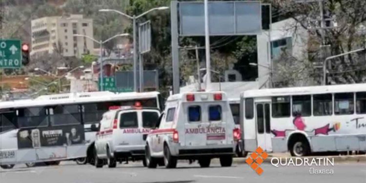 Afecta bloqueo traslado de emergencia de dos ambulancias