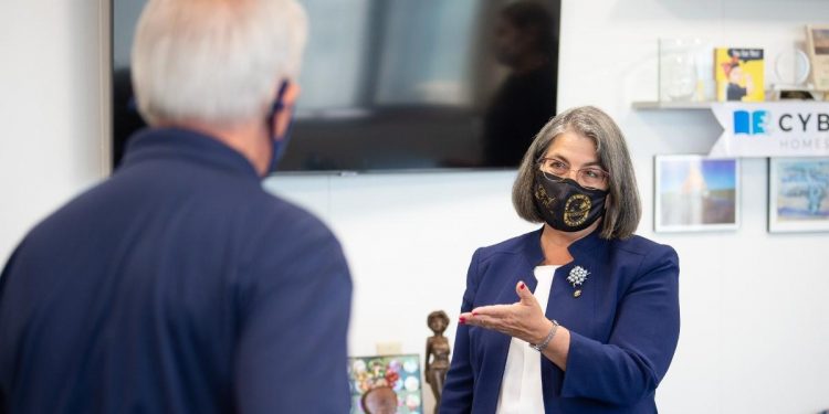 Alcaldesa de Miami-Dade animada con pronta reanudación de viajes de cruceros