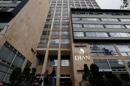 Foto de archivo. Fachada del edificio de la Dirección de Impuestos y Aduanas Nacionales (DIAN) en Bogotá, Colombia. 10 de abril, 2019. REUTERS/Luisa González