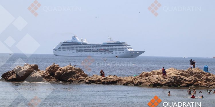 Arriba a Acapulco el crucero Regatta para mantenimiento