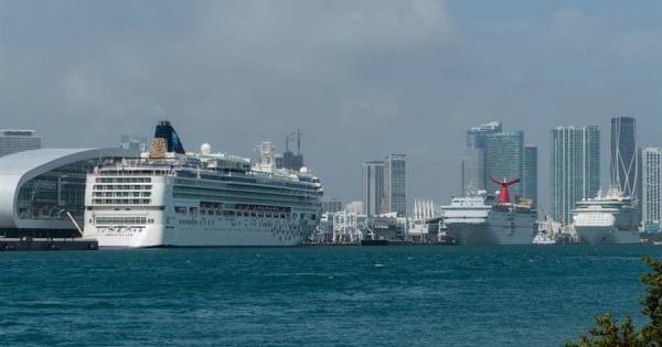 Autoridades sanitarias de EEUU mantienen recomendación de no viajar en cruceros