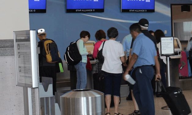 Autorizan viajar a las personas vacunadas