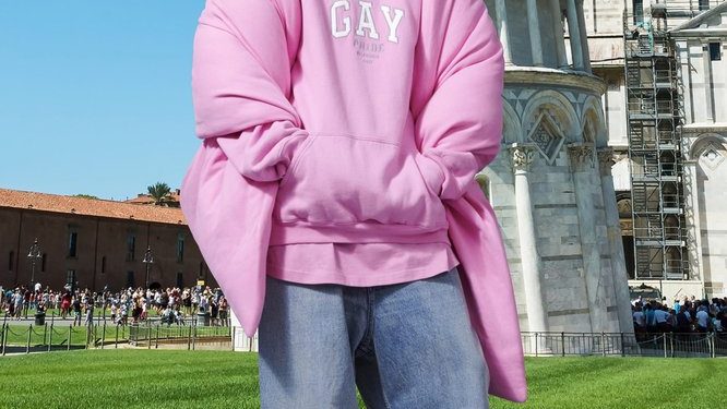 Balenciaga condensa las ansías de volver a viajar en su precolección para el invierno 2021