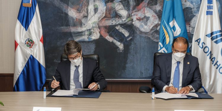 Banreservas y Asonahores firman acuerdo para apoyar la reactivación del turismo