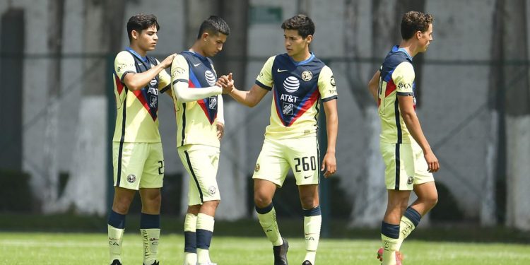 Jugadores de América Sub 17 en un partido