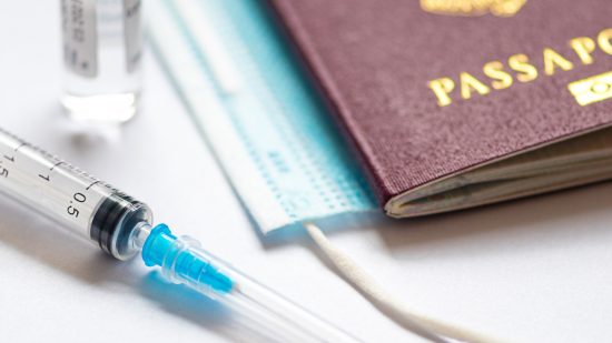 Booking: 51% de los argentinos espera inmunizarse antes de viajar