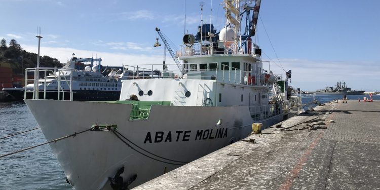 Buque Científico zarpa a investigar el Jurel entre Arica y Valparaíso