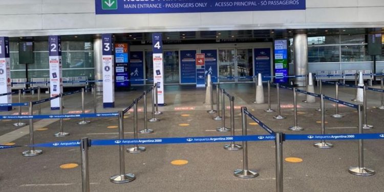 COVID-19: suspenden viajes de egresados y de grupos turísticos