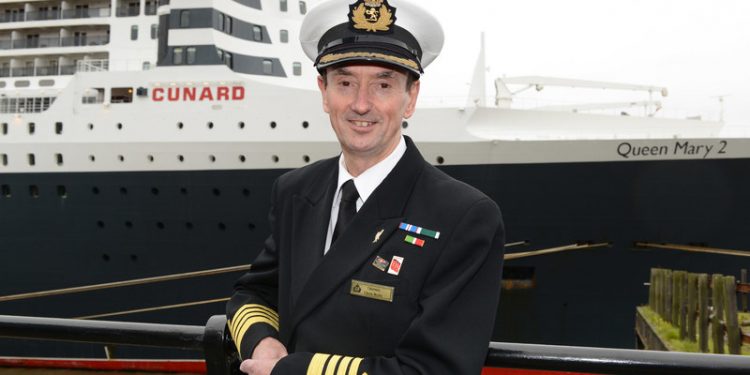 Capitán de Cunard Christopher Wells se retira después de 20 años y recibe el rango de comodoro