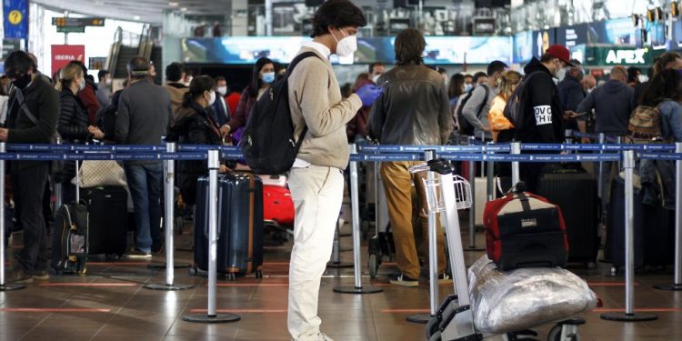 Limitan viajes al extranjeros por 30 días.