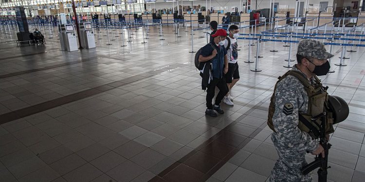 Chile decreta toque de queda pese al éxito de su plan de vacunación – El Financiero
