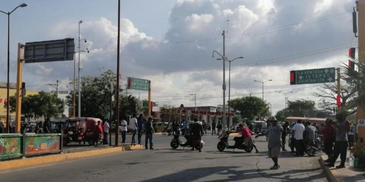 Con música piden apoyo afectados de covid en Juchitán