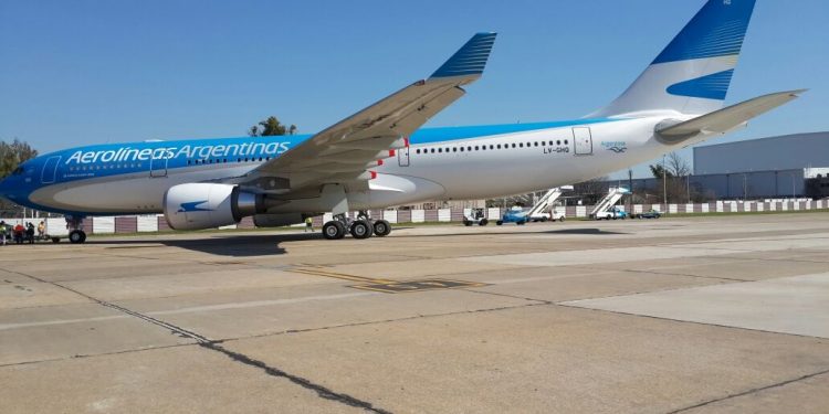 Confusión con la continuidad de los vuelos a Nueva York y Roma de Aerolíneas Argentinas