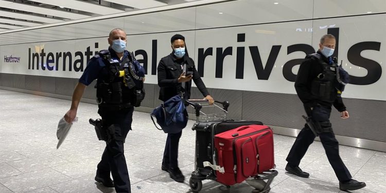 Coronavirus.- Reino Unido implantará un sistema de semáforo para los viajes internacionales