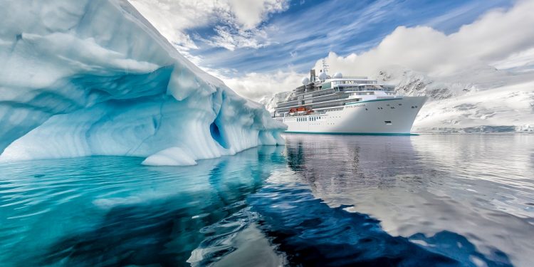 Crucero Crystal Endeavour iniciará viajes por Islandia en julio