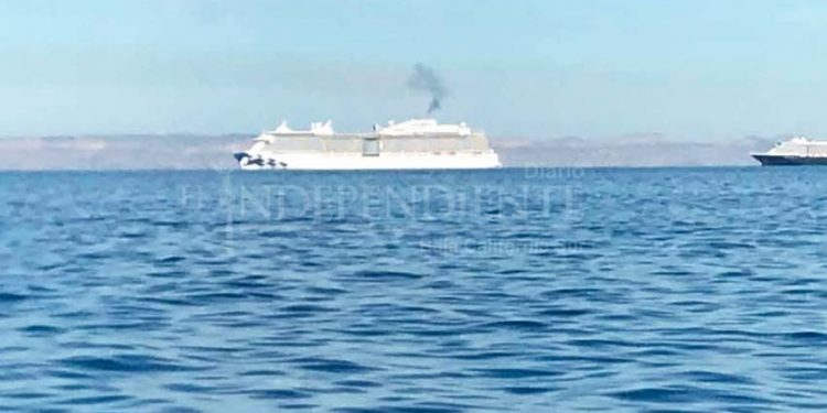 Cruceros de la bahía de La Paz, entre denuncias por contaminación y muertes por COVID
