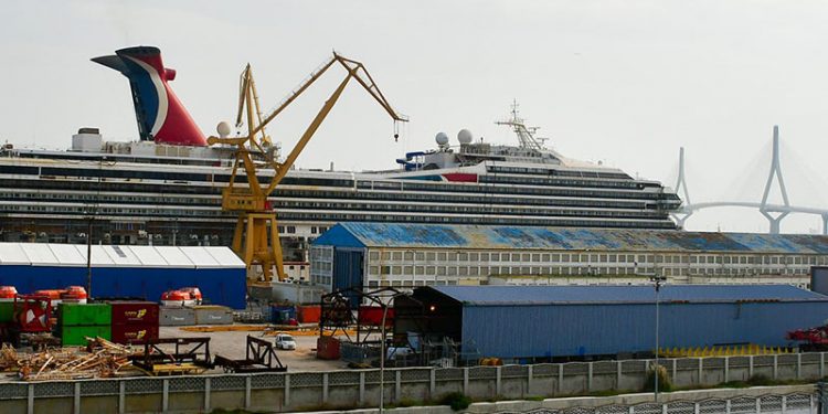 Cuatro cruceros de Royal Caribbean recalarán hasta julio en Navantia Cádiz, “su astillero de reparación de referencia”, para la puesta a punto
