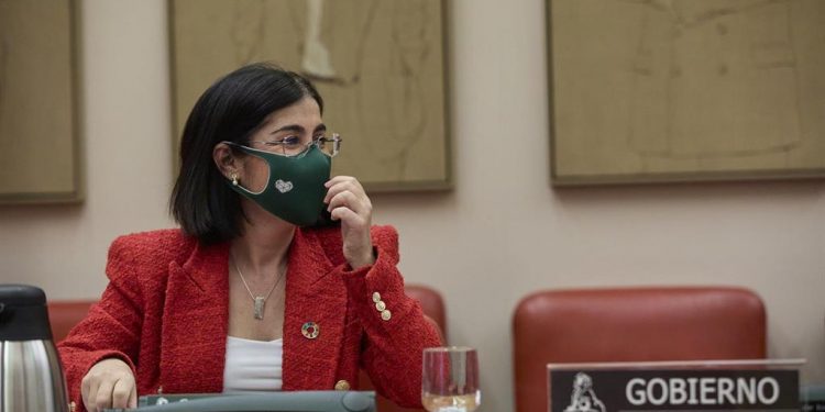 Darias destaca la "velocidad de crucero" de la vacunación porque cada día España bate récord en inoculación