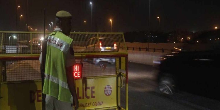 toque de queda nocturno delhi