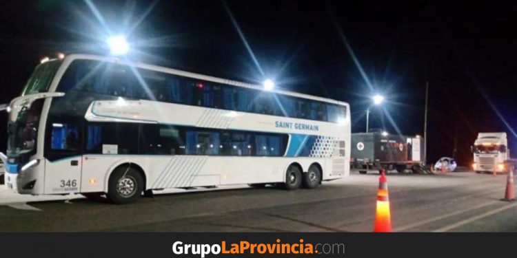 Detectaron 25 casos de covid-19 en un contingente en el que viajaban jubilados