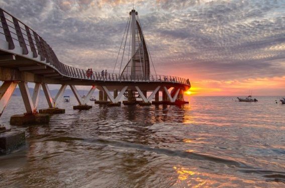 muelle_de_los_muertos_puerto_vallarta_uno.jpg