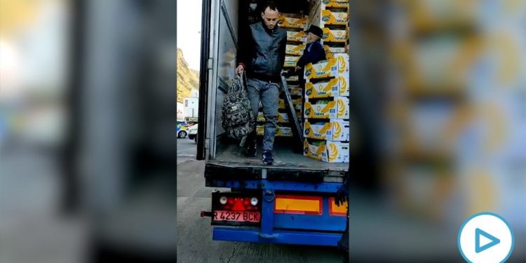 El colapso de inmigrantes ilegales en Canarias reactiva los viajes de polizones hacia la Península