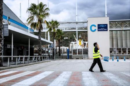 foto XAVIER CERVERA 01/09/2020 Barcelona sense creuers ni expecatives de tenir-ne. L'activitat de creuers està paralitzada del tot en una època que hauria de ser de temporada alta per al sector. Des de la terminal a hasta la e (a b c d e) estan sin cruceros, ni portanto cruceristas, turistas (en el dia de hoy habia uno de balearia y un cargero), tampoco taxis, ni viajeros,...