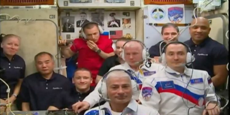 Estación Espacial Internacional - Bienvenido a la tripulación de Soyuz en viajes espaciales