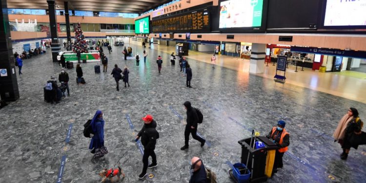 Estados Unidos emite alerta de seguridad para viajes a Mexicali - Viajeros. Foto de EFE
