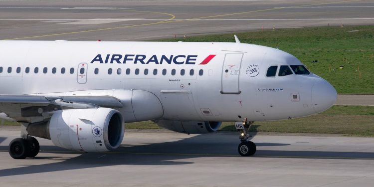 Francia prohíbe vuelos domésticos para viajes que duren menos de dos horas y media en tren - Noticias de turismo