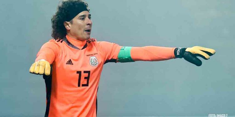 Fulham, PSG y Napoli, los destinos frustrados de Memo Ochoa
