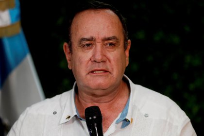En la imagen, el presidente de Guatemala, Alejandro Giammattei. EFE/Esteban Biba/Archivo
