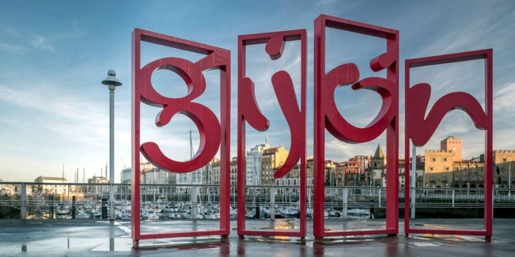 Gijón organiza un webinar para mostrar la ciudad a agentes de viaje y turoperadores