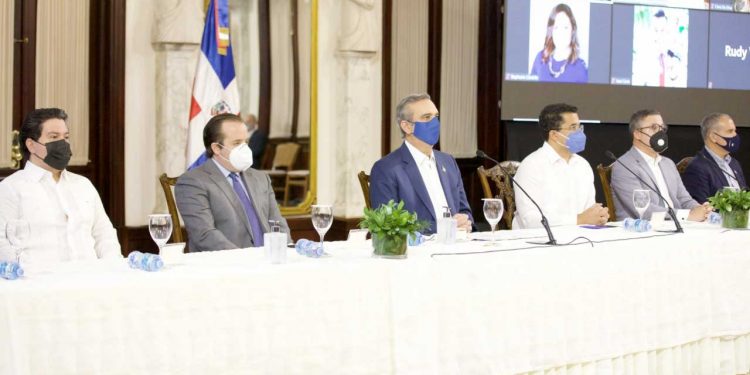 Gobierno dominicano firma acuerdo con Norwegian Cruise Line - Spanish Version