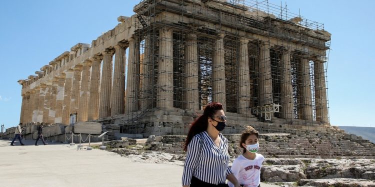 Grecia suspende cuarentena para residentes de la Unión Europea y otros 5 países